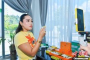 诸城泰国主播品三亚榴莲：“尝到了家乡味”
