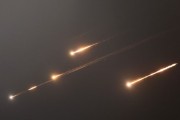 诸城伊朗以导弹齐射回应以色列的大规模袭击